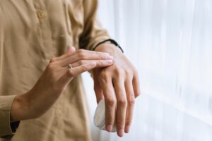 シミ取りにはレーザーとクリームどっちが効果的？